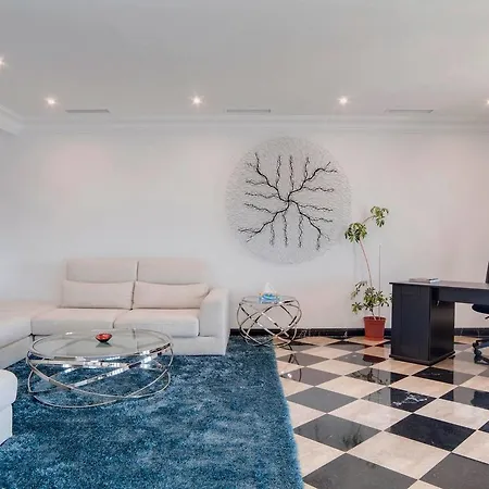 Oleholidays Pb 218 Primera Linea De Mar Puerto Banus Lejlighed